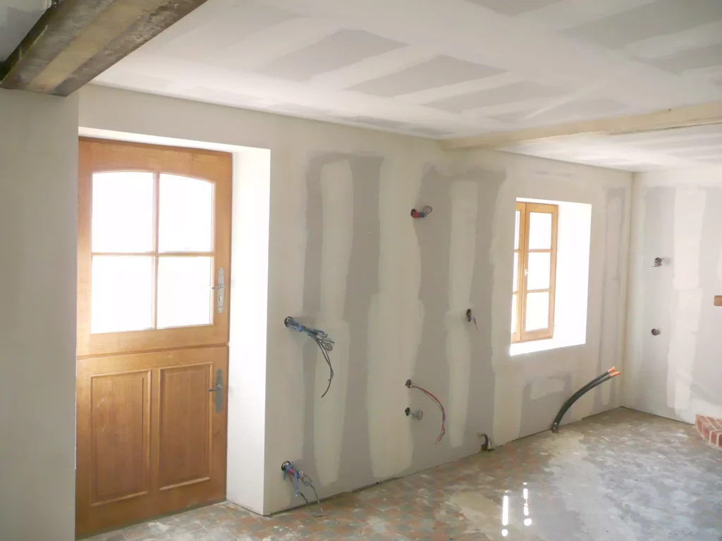 Rénovation longère - placo posé - prêt à peindre - Chantier David Veaudecranne - Bouloire